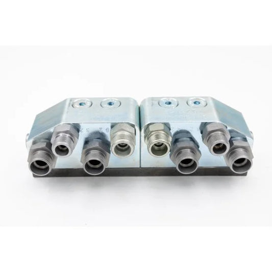 A/B Verteiler für AUF/ZU 
Der A/B Verteiler ist die ideale Lösung für eine effiziente und präzise Schlauchverlegung bei Baggern. Er verteilt sowohl die Leitungen von Schnellwechslern (Öffnen/Schließen) als auch den Anschluss der Leitungen für das Greiferdrehen.

Kompatibel mit OQ-Größen:
OQ 60, 60-5, 65, 70, 70/55, 80, 90 und Rail.

Ihre Vorteile:
Robuste Bauweise
Einfache Montage
Effiziente Schlauchführung