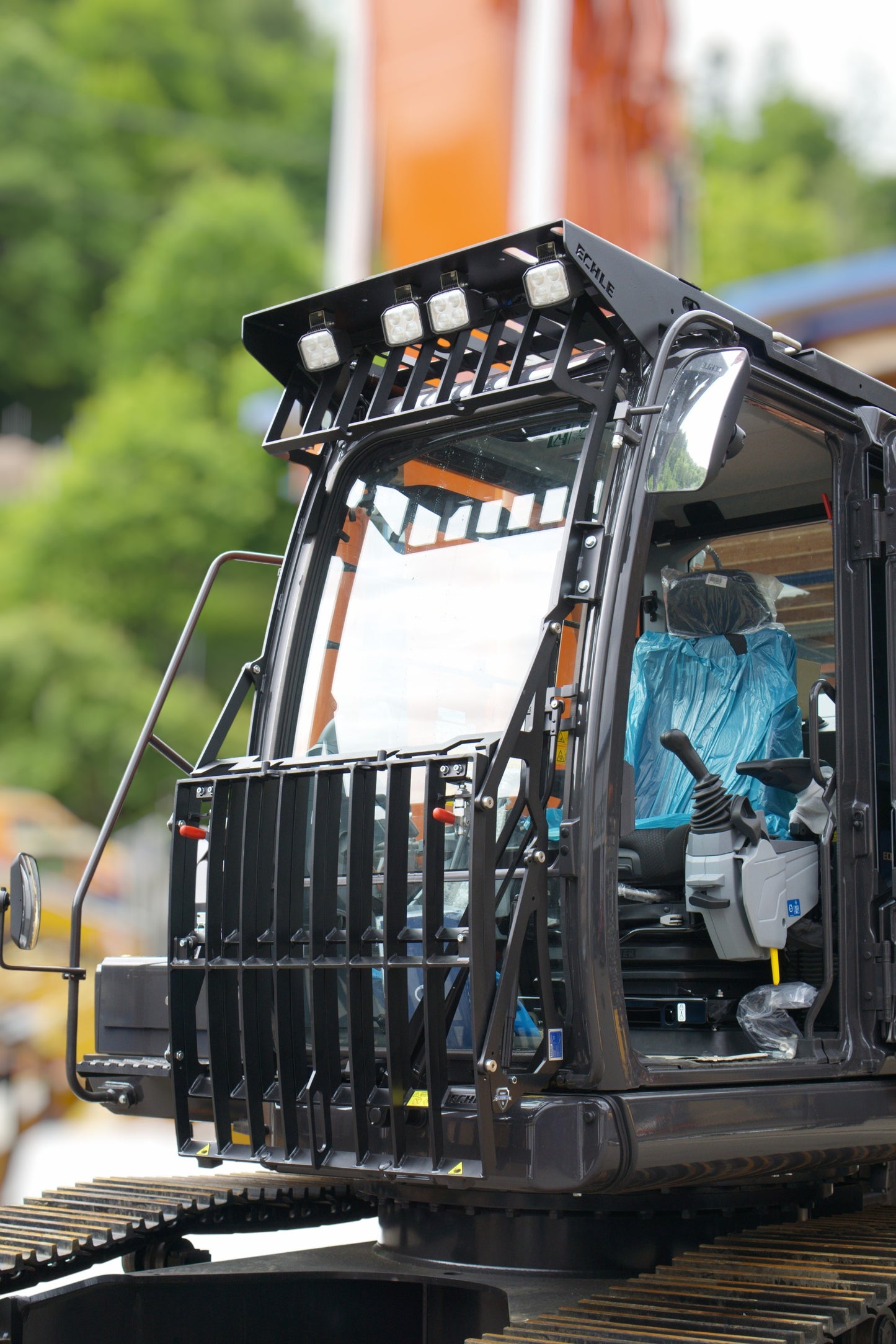 ECHLE Protector E4 FOPS Frontguard open geöffnet Kabinenschutz Abbruchgitter Schutzgitter cabin protection, demolition guard excavator Hitachi