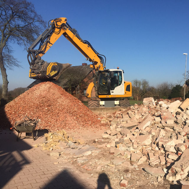 Backenbrecherlöffel MB Crusher MB-L200 S2 in Aktion