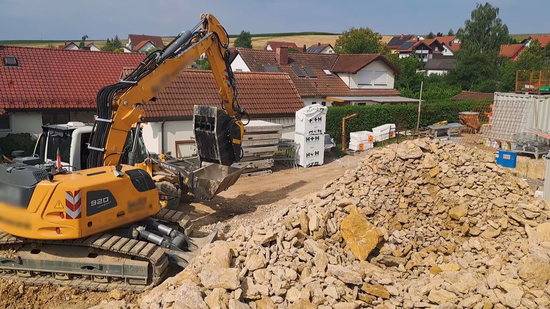 Backenbrecherlöffel MB Crusher BF70.2 S4
Backenbrecherlöffel MB Crusher MB-L200 S2

In Aktion